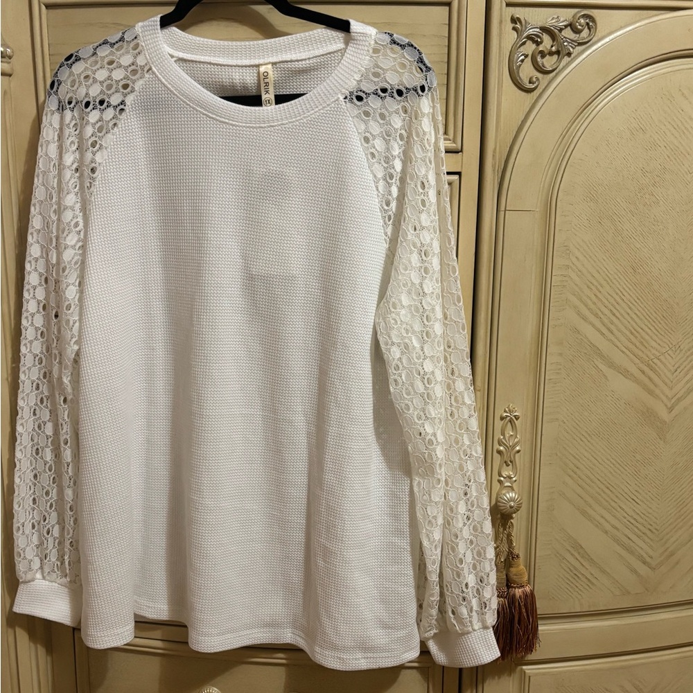 Chic White Lace Sleeve Sweatshirt